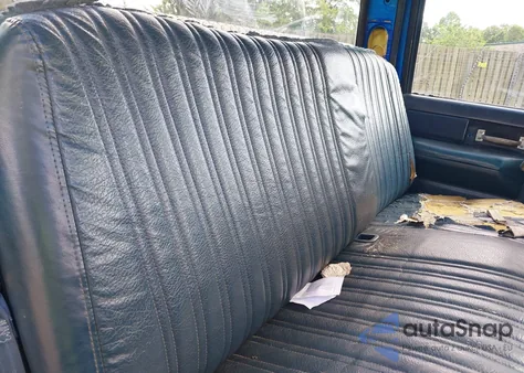 1991 Chevrolet Gmt-400 C2500 из США, поврежденный, VIN 1GCFC24K6MZ147174